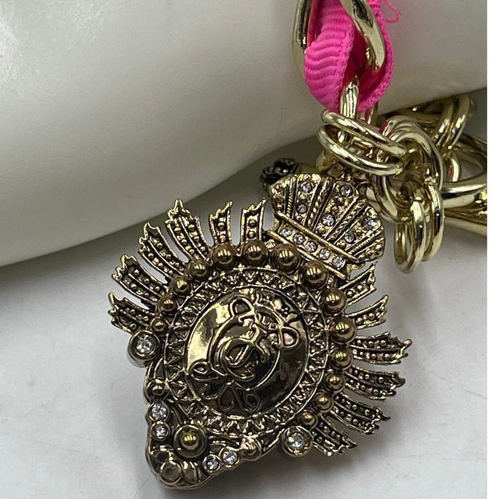 Juicy Couture Gold Save The‎ Queen Perfume Charm Bracelet Gold Links
Pink Ribbon